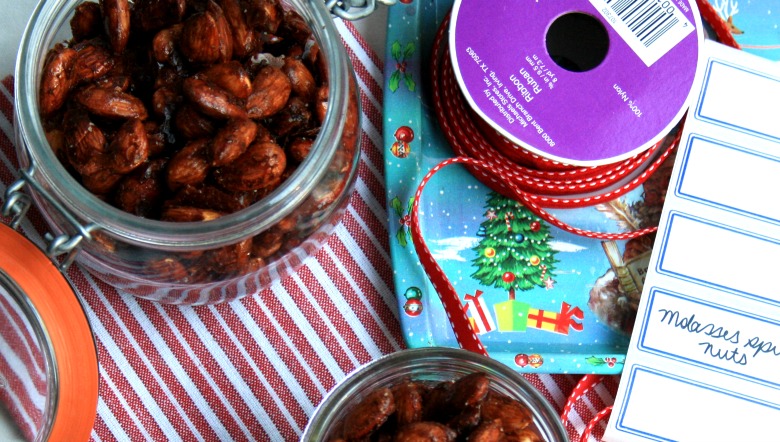 Gingerbread spiced almonds