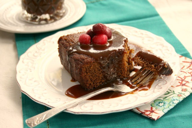 Sour cream gingerbread with sauce 
