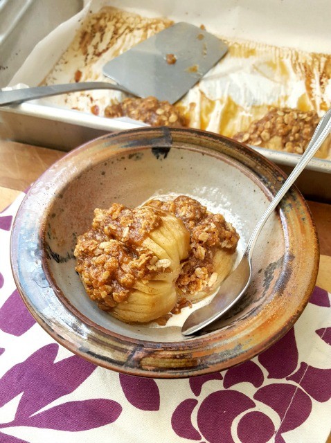 crumb top baked apples with spoon how-to
